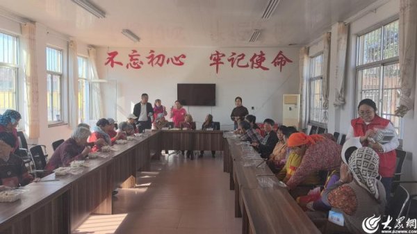 鼎冠配资 青岛西海岸新区大场镇：重阳敬老暖金秋，情润桑榆享安康